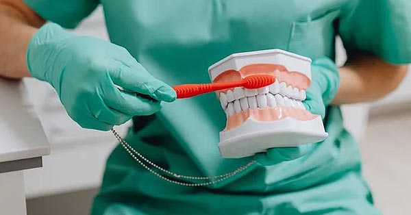 Dentist In Delhi